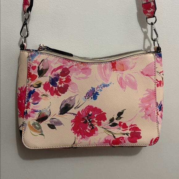 BNWOT Guess watercolour Floral print Crossbody Bag - Picture 3 of 8